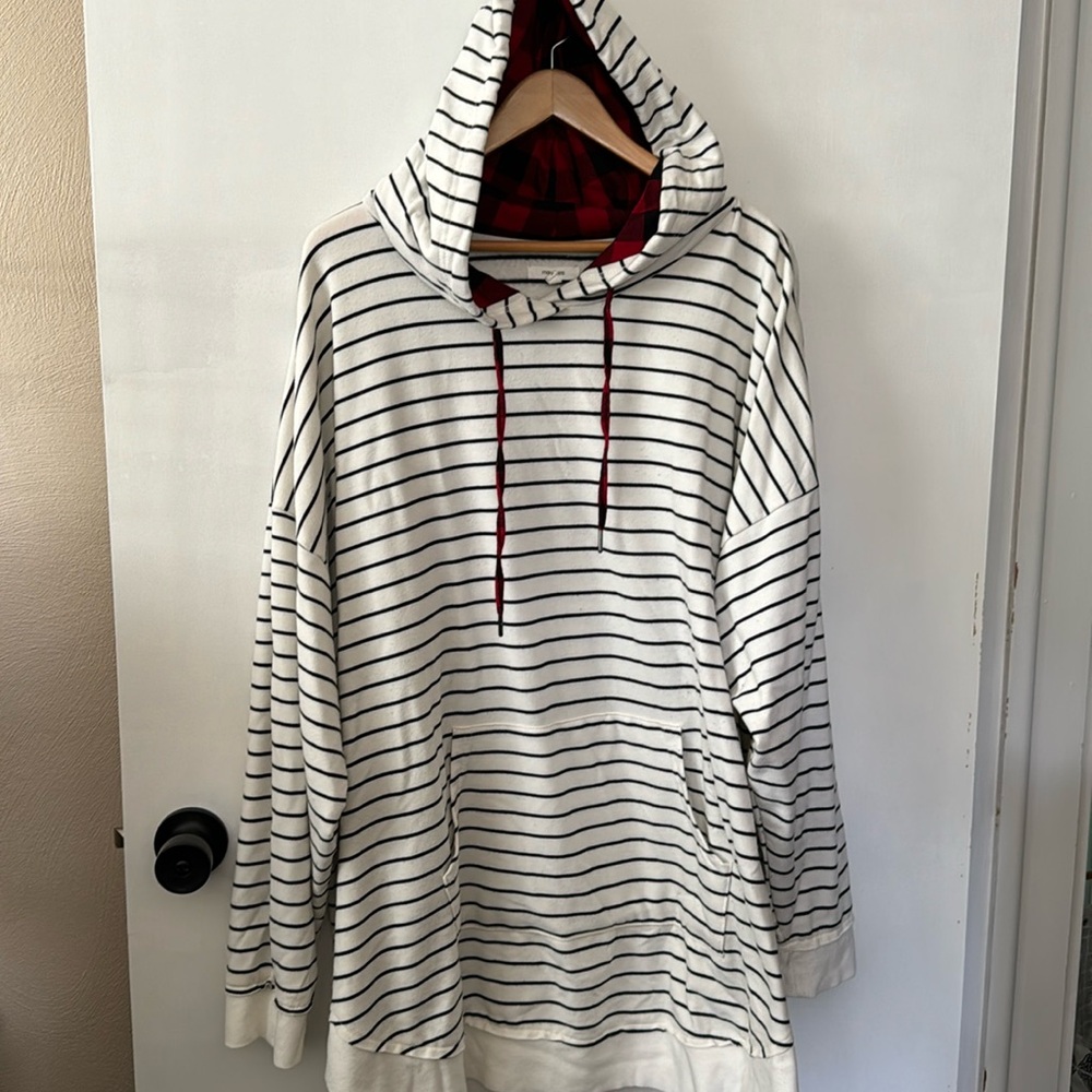 Women’s Maurices 3x lightweight hooded tunic sweatshirt with center hand pocket